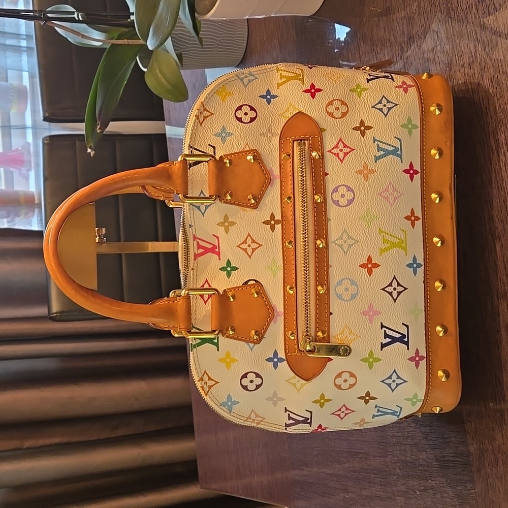 LOUIS VUITTON
